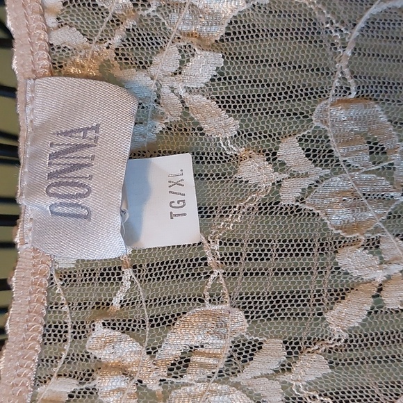 "DONNA" size XL, beige/cream color lace wrap - Picture 3 of 8